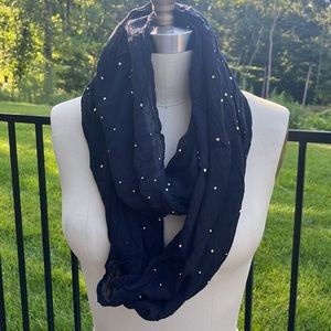 GUESS INFINITY WOMAN SCARF